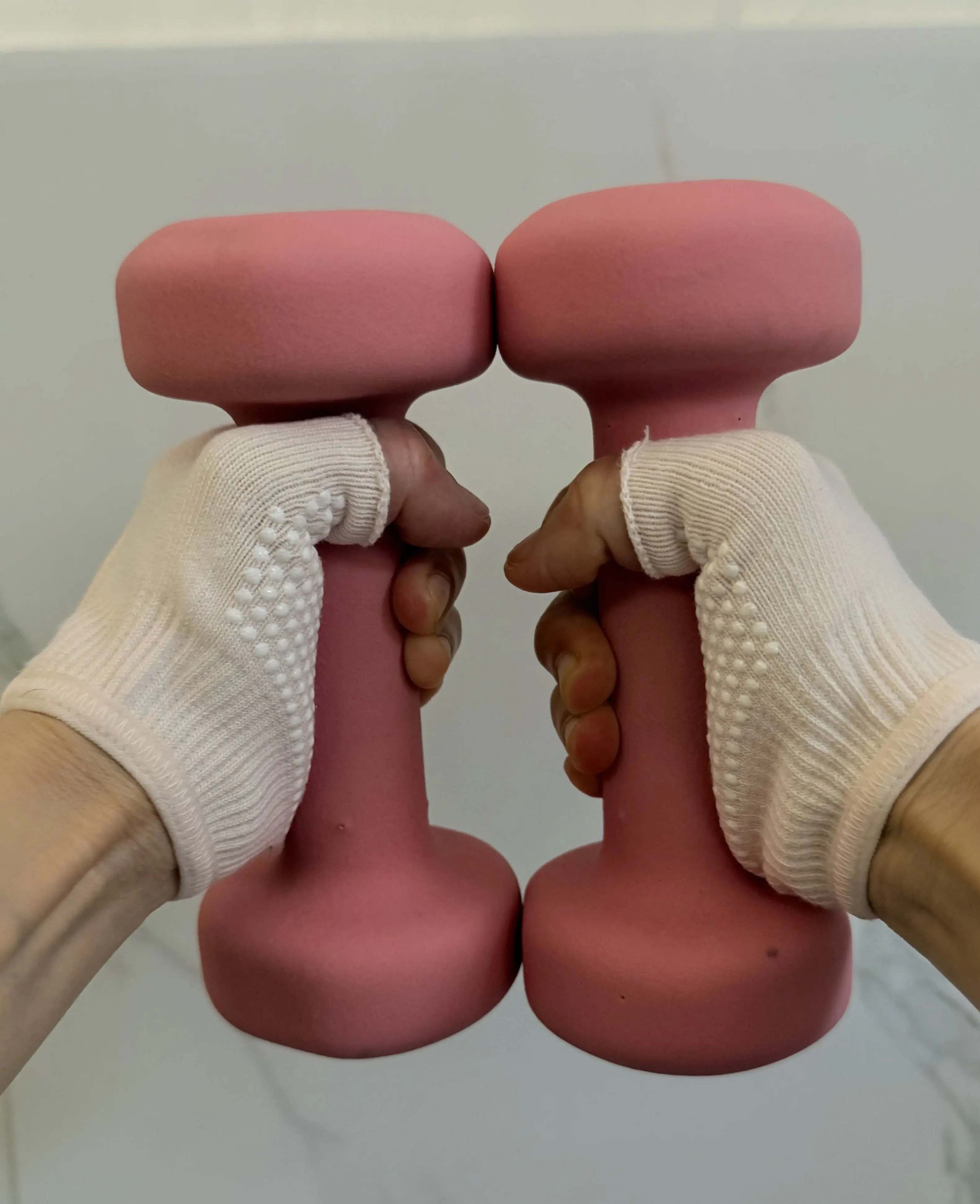 Women Non-slip Aerial Yoga Gloves for Rhythmic Gymnastics Pilates Fitness Exercise Workout Weight Training Half-finger Gloves