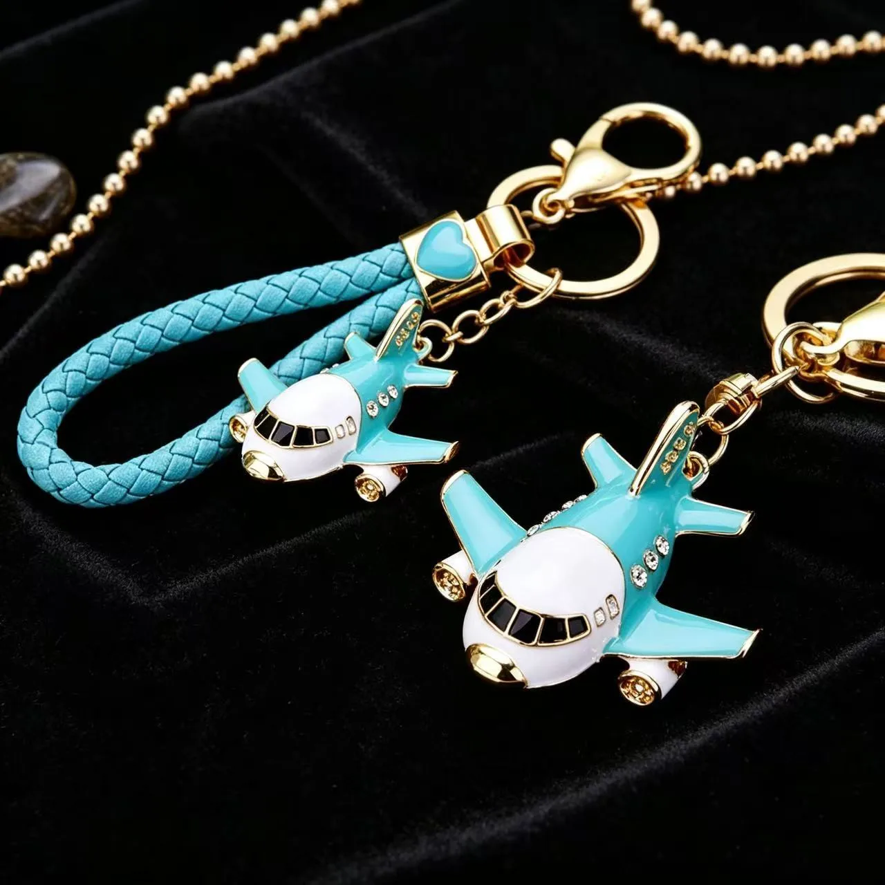 Gothic Retro Fashion Plane Model Creative Keychain Airplane Amulet Key Ring Supernatural Unisex Aircraft Decor Jewelry