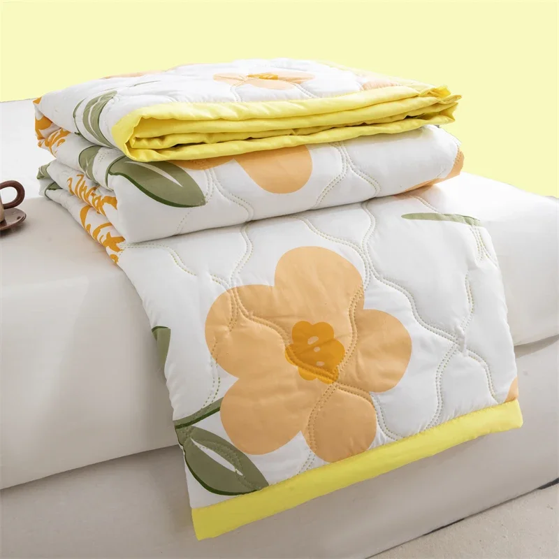 American Farmhouse Plaid Quilt, Soft Washed Lightweight Bed Blanket, Breathable Machine Thin Comforter Bedroom Home Bedding