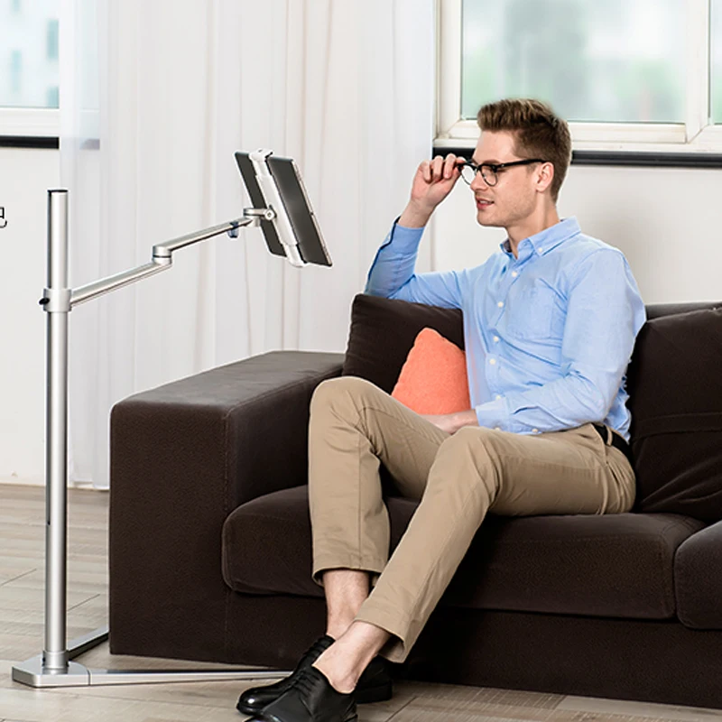 The stand floor to the head of the bed is lazy and multi-functional