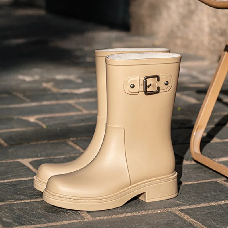 

High-end Women's Comfortable Shoes Mid-calf Rain Boots Women's Rain Boots Heightening Boots Non-slip Water Boots PVC Overshoes