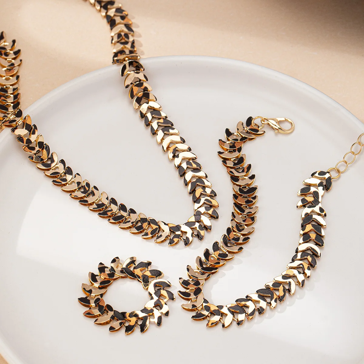 

New Leopard Print Hollow Wheat Geometric Adjustable Bracelet for Women Chains Necklace Fashion Retro Ring Jewelry Party