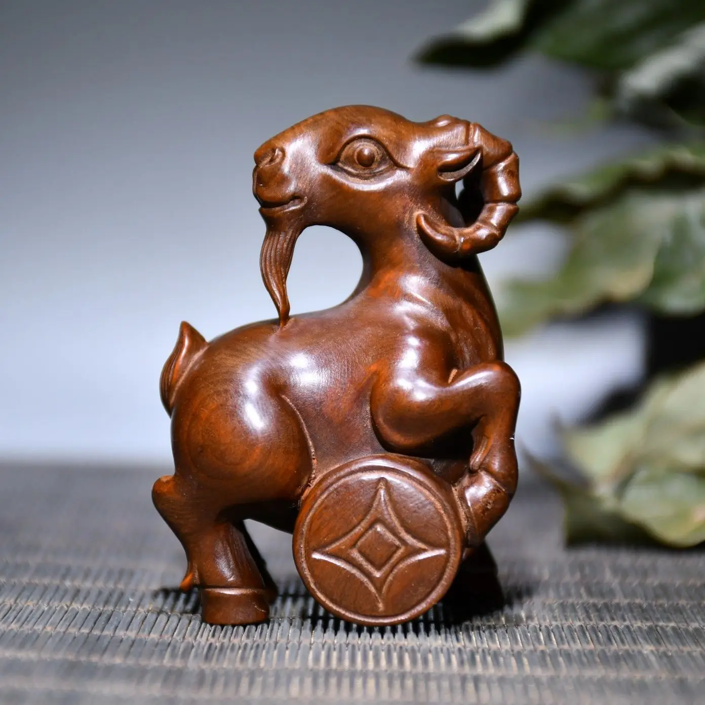 

Little Goat Ornament Zodiac Sheep Statue Wood Carving Home Decor Miniature Cute Toys Desktop Decoration Home Children Gifts