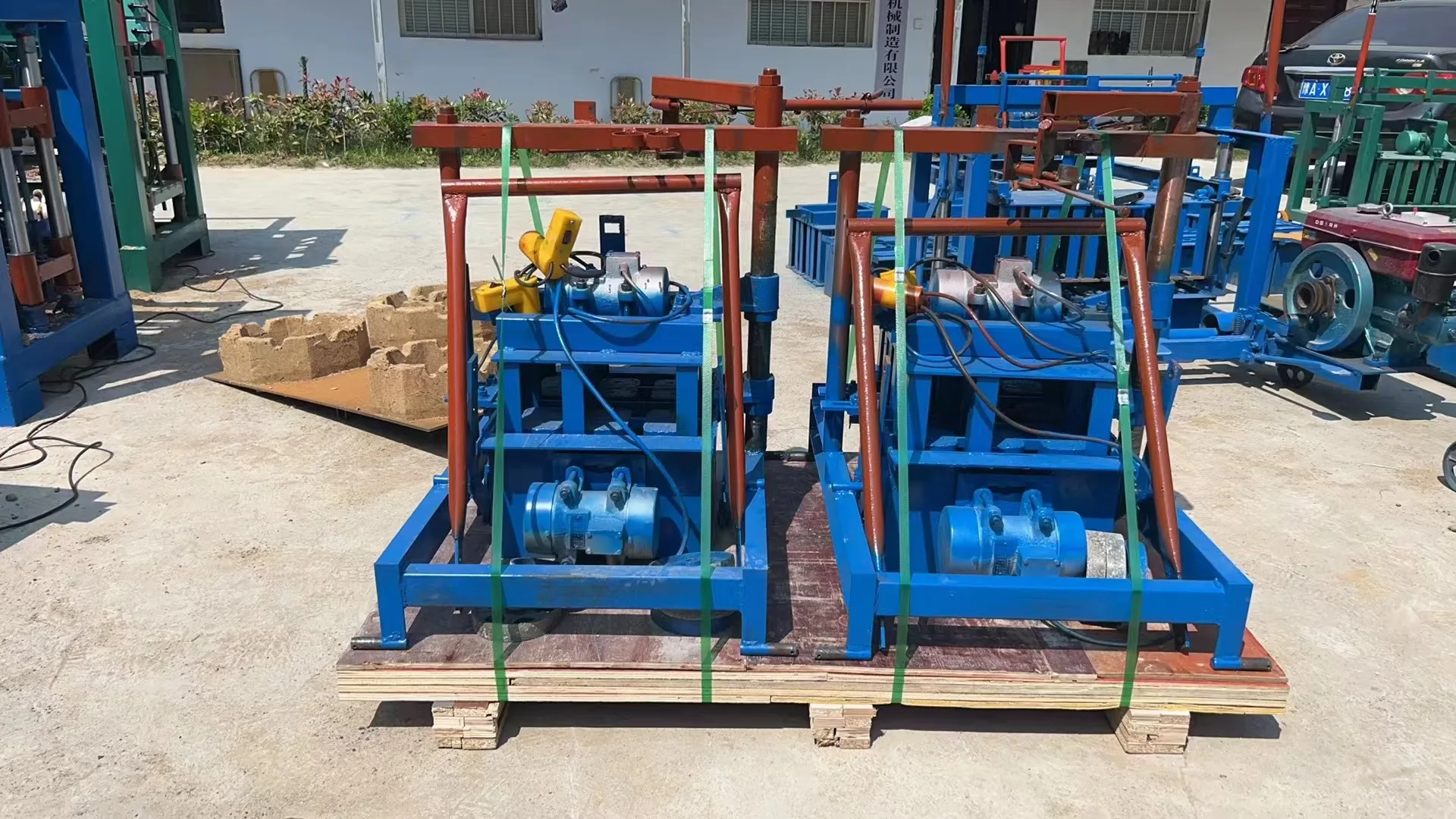 Low Price Egg Laying 2-45 Small Manual Concrete Cement Block Brick Making Machine For Sale Popular In Malawi