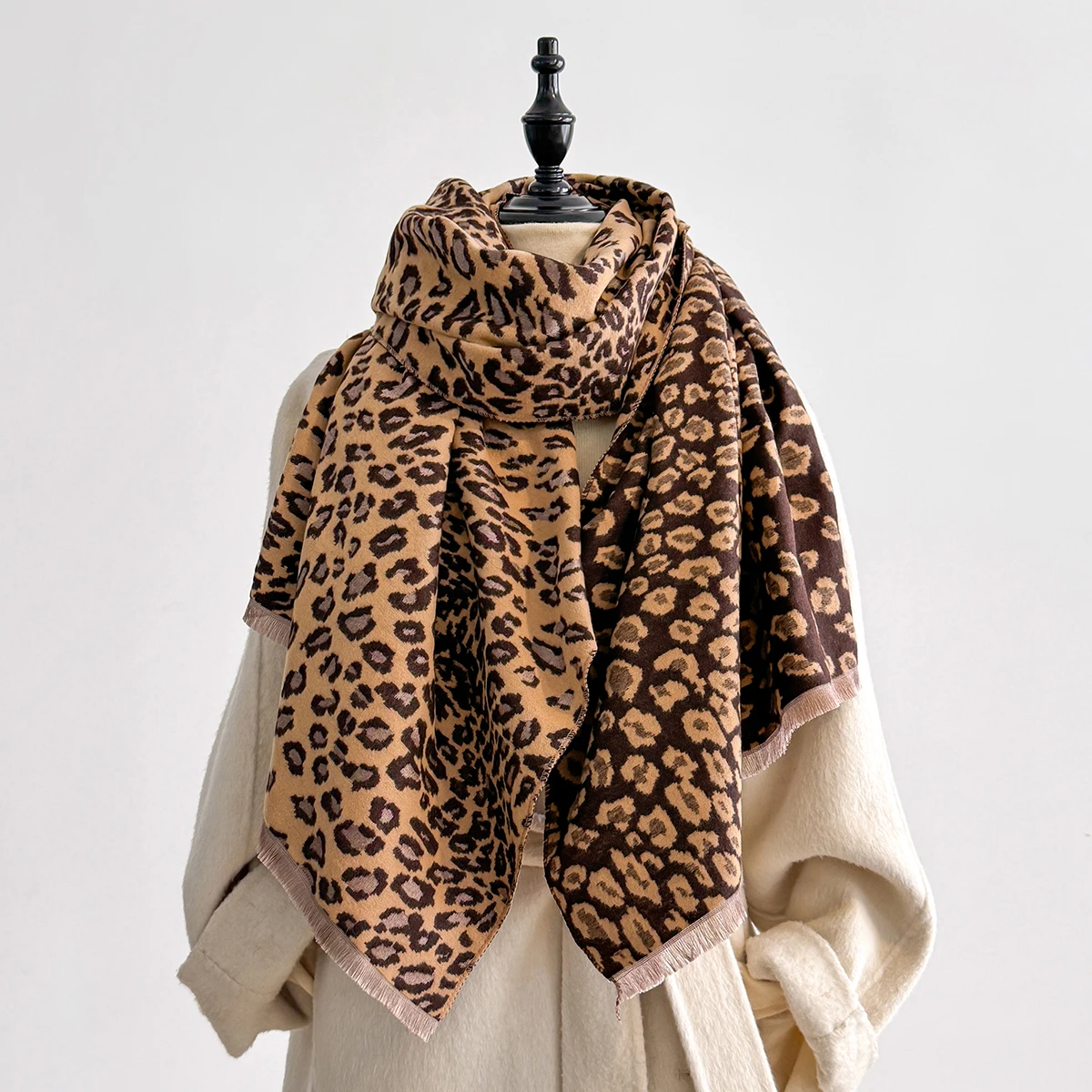 

Роскошный винтажный шарф из искусственного кашемира с леопардовым принтом, мягкая теплая стильная накидка для женщин, осенне-зимняя новинка
