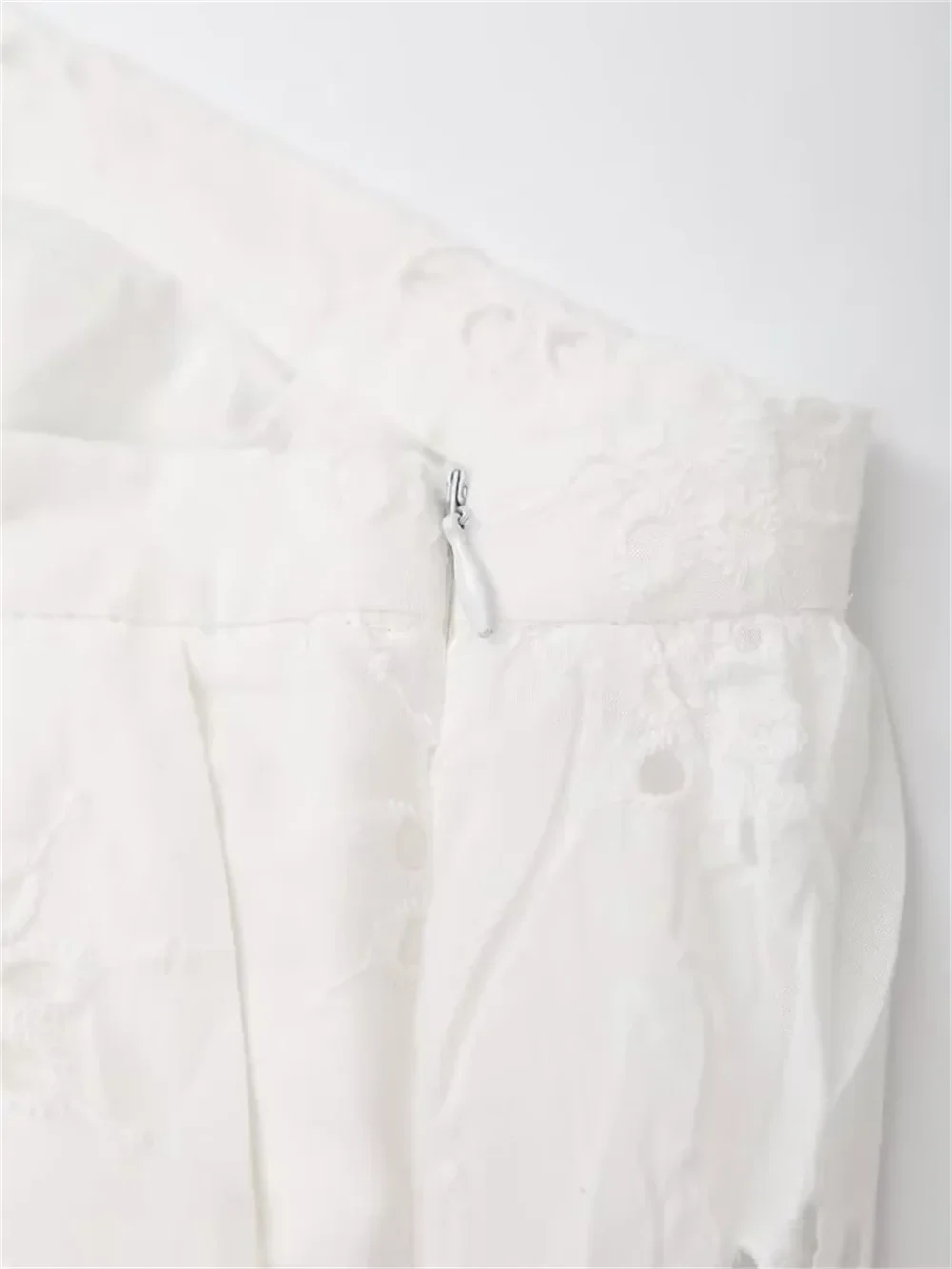 French hollowed out embroidered A-line skirt for women with a summer design sense niche white loose and versatile mid length sk