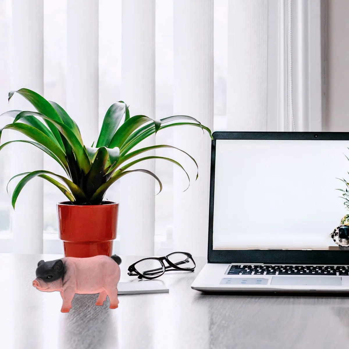 

Копилка из смолы в виде милого мультяшного персонажа, декор для детской комнаты, коробка для хранения денег и монет, подарок на Рождество