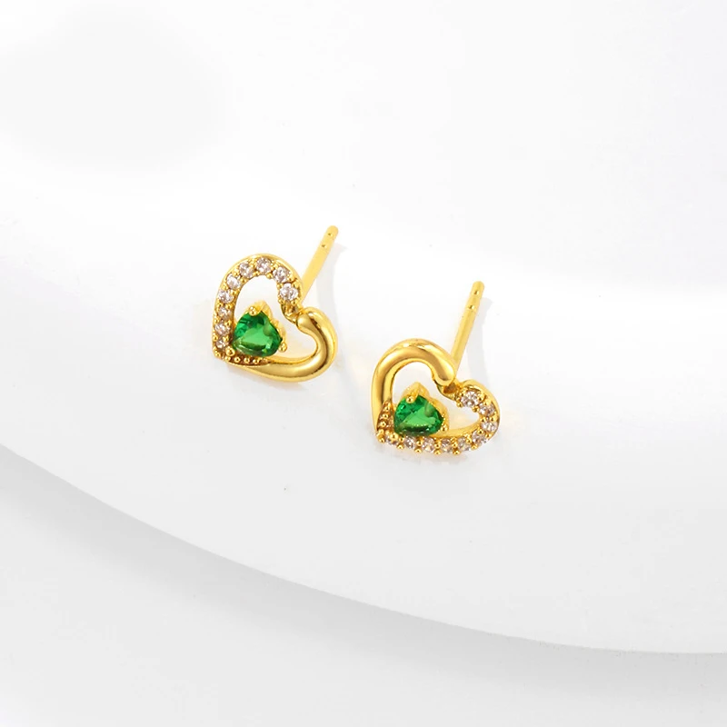 

A Niche Love Earring For Women, Plated With Gold And Set With Zirconia Emerald, Exuding A Sense Of Luxury And Fashion