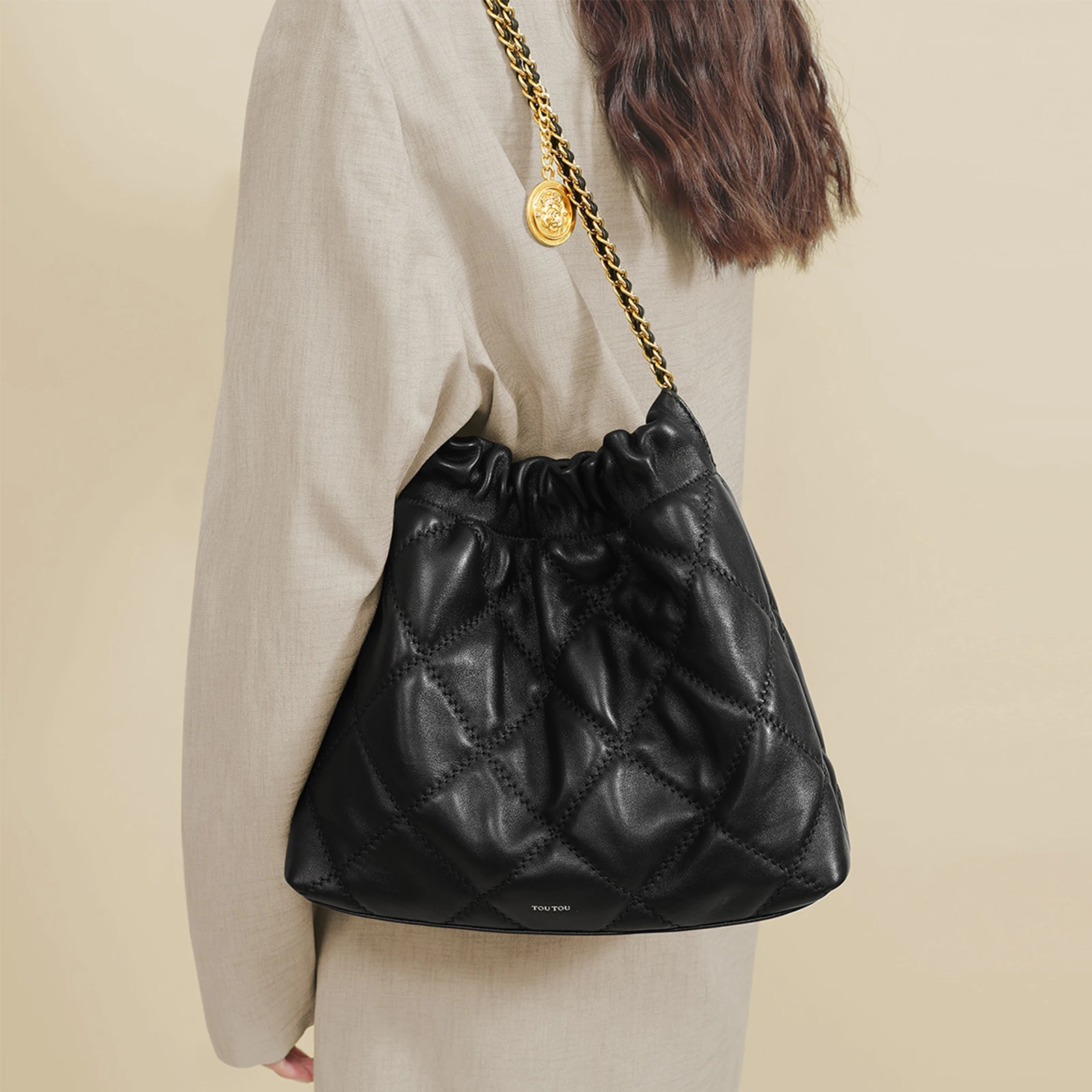 حقيبة كتف مبطنة من الجلد الطبيعي من TOUTOU حقيبة هوبو فاخرة بتصميم عصري حقيبة كروس ذات سعة كبيرة مع سلسلة Stra