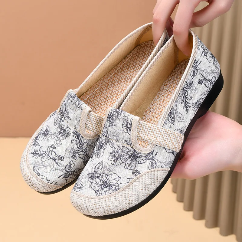 

Old Beijing Cloth Shoe Women's Breathable National Style Embroidered New Chinese Fisherman Midlife Shoes Soft Sole