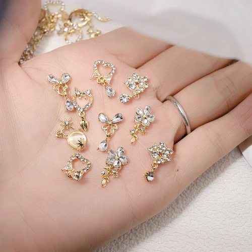 Imagen 2 del producto 10 Uds. Colgante de circón, dijes de lujo para decoración de uñas, Metal dorado 3D, cristal para uñas, flores de diamante brillantes/accesorios de manicura Burutterlfy