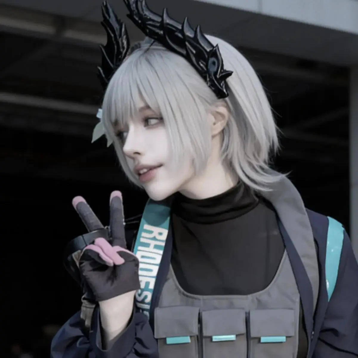 

GAME Arknights Raidian Cosplay Wig 40cm Silver gray short hair Synthetic Wig+Wig cap Party Halloween Wig