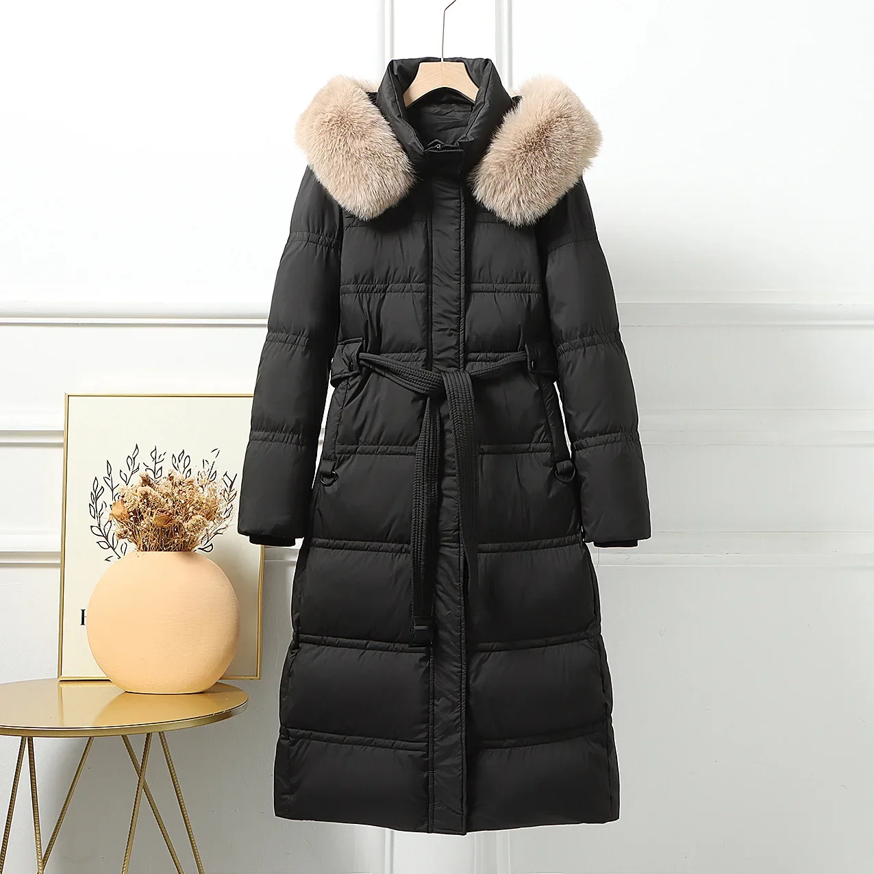 المرأة بطة أسفل طول الركبة أبلى الإناث مع حزام مبطن باركر معطف الشتاء الفراء الطبيعي طوق مقنعين سترة طويلة أسفل