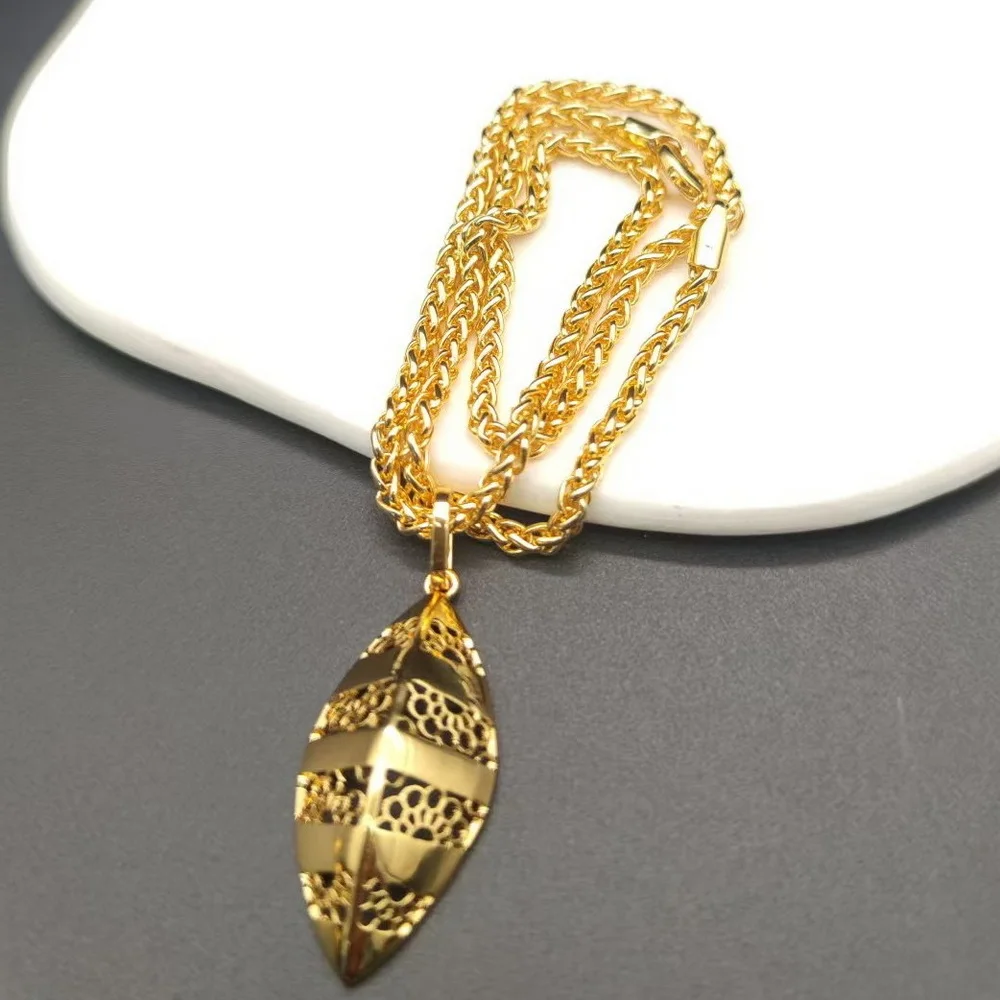Sunnice OEM Wholesale Cross-border New Hollow Fashion Jewelry Set 18K Gold-Plated Creative Pendant Earrings Personality Necklace