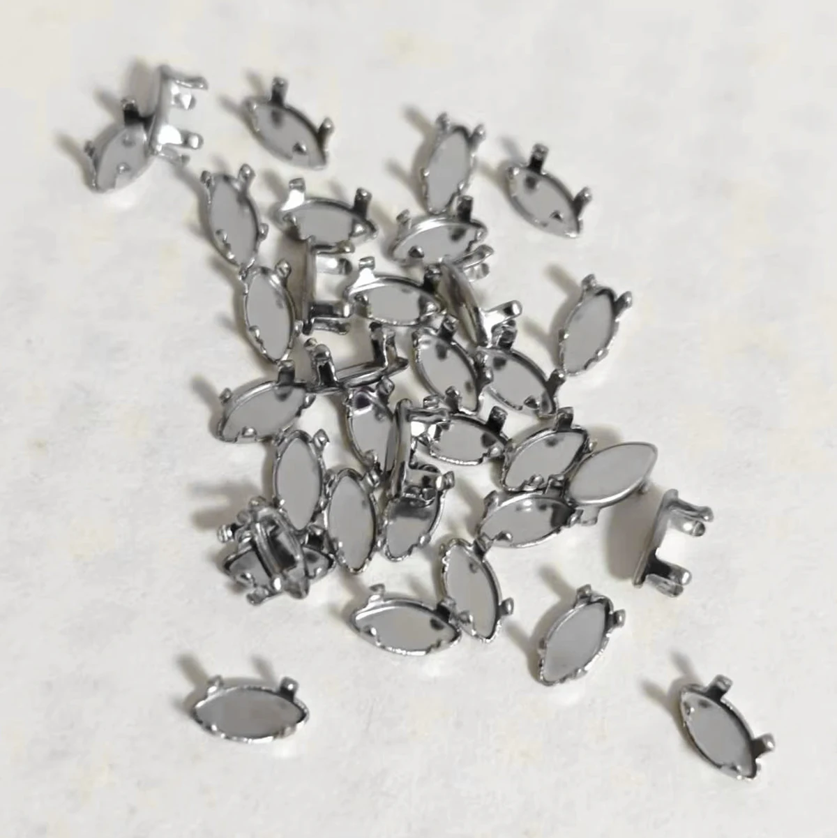 50 Stück Edelstahl Leere Krallenfassungen für Ohrringe, Schmuckherstellung, Edle Halterungen für Strass- und Kristallsteine – Detail 6