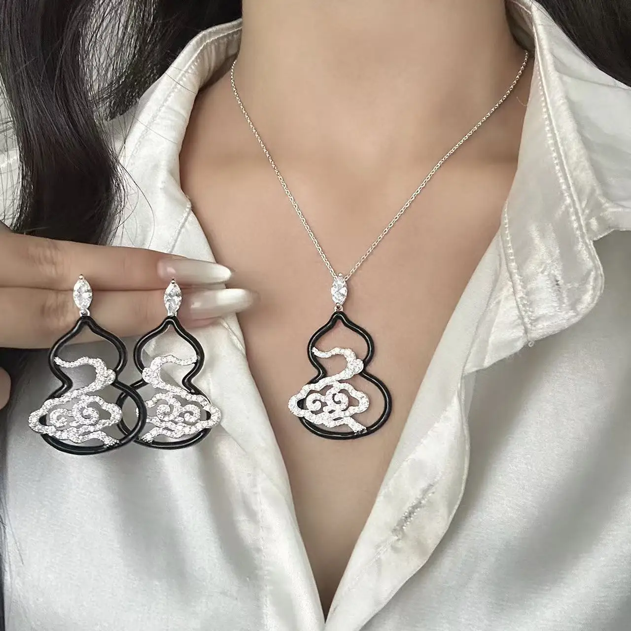 Huona Xiangtian Lucky Continuous Earrings New Chinese Style Hollow Xiangyun Enamel Earrings S925 Silver Needle Earrings Women