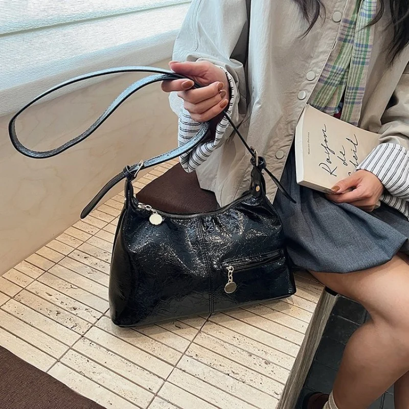 

Stylish Vintage Fashionable Bag Minimalist Leather With Solid Color And Large Capacity For Women Messenger Practical
