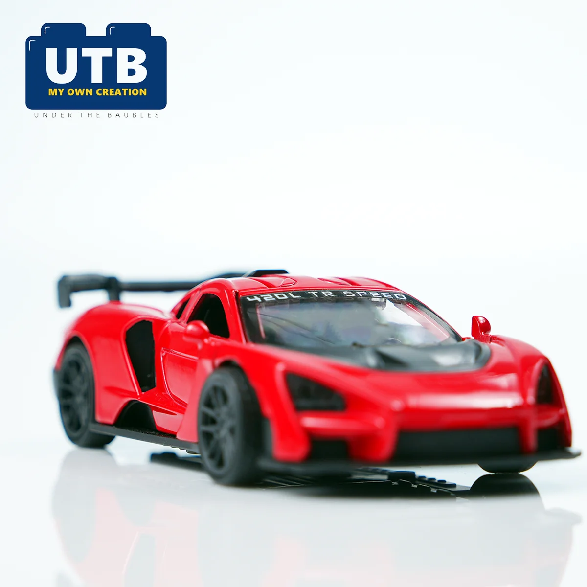 1:43 New Red Alloy Die-Cast Sports Pull-Back Racing Car Model Toy with Openable Doors, Realistic Ornament, Gift for Boys' Birthday, Christmas, and Holidays