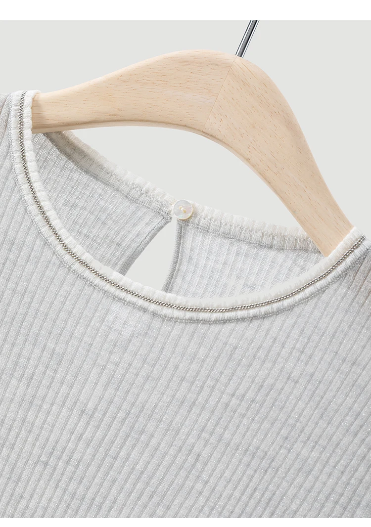 BY3621584 Damen-Pullover mit Rundhalsausschnitt aus Wollmischung, gerippt, kurze Ärmel, Kontrastkragen, Kettenverzierung, Schlüsselloch am Rücken, dezenter Luxus für den Herbst – Detail 17