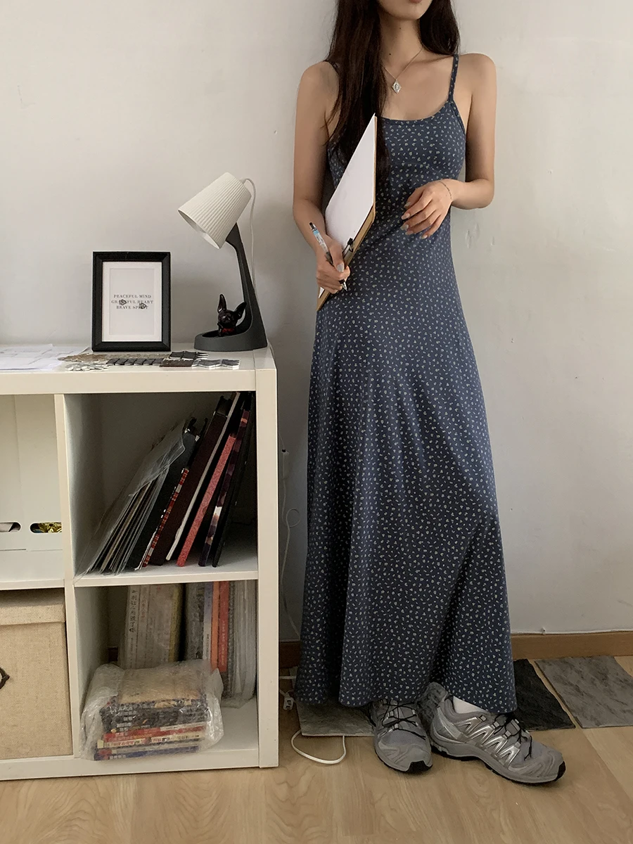 ชุดเดรสยาวทรงเข้ารูปพิมพ์ลายดอกไม้เอวสูง สไตล์ใหม่สำหรับผู้หญิง ประจำฤดูร้อนปี 2025 จาก Red Celebri Club