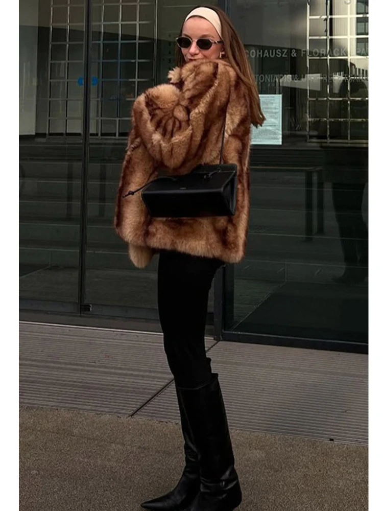 سترة أرنب صناعي معطف قطيفة ملابس خارجية فاخرة سترات فروي تدريجية رقيق سميك دافئ فضفاض بياقة مدببة بني فرو صناعي قصير #2