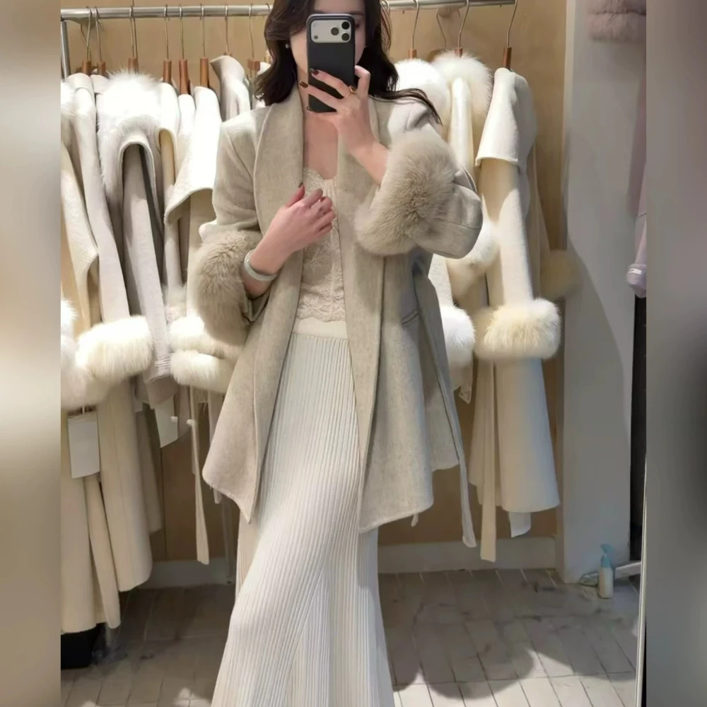 Double Faced Wool and Minimalist Fur Coat Women's Winter Warm Wool Blend Coat for Street Style Travel and Seasonal Layering