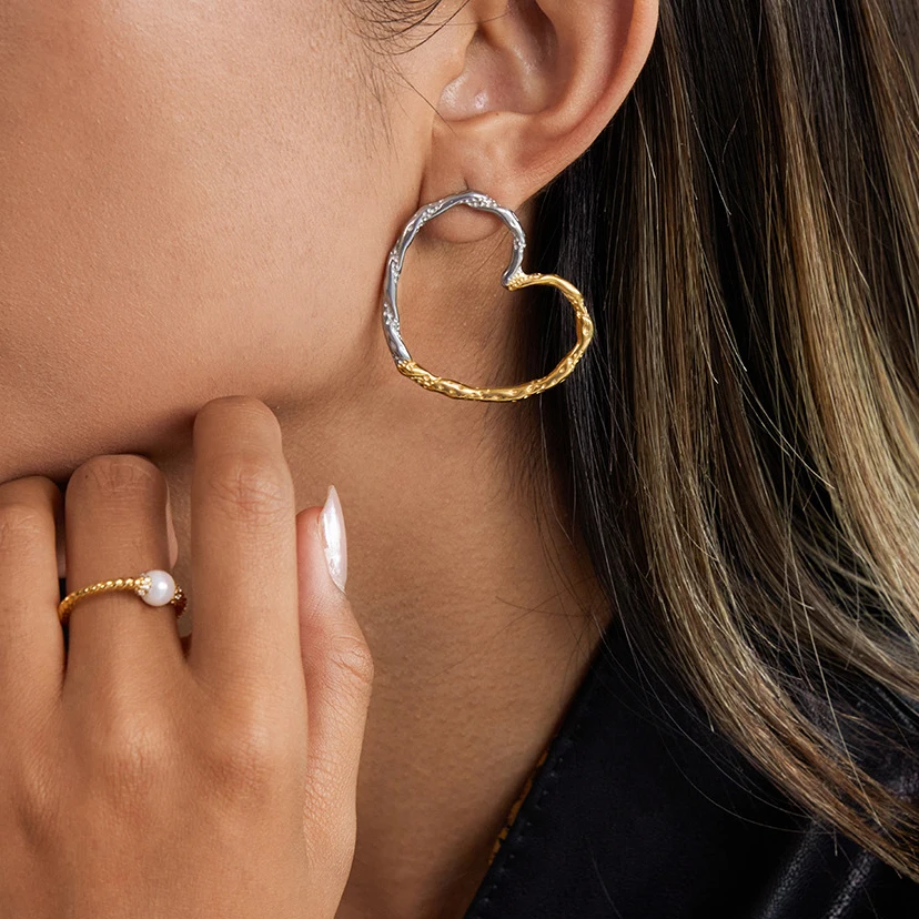 

YHTOT Minimalist 18K Gold Color Plated Stainless Steel Hammer Pattern Twisted Heart Earrings Two tone Hollow Earrings Women's