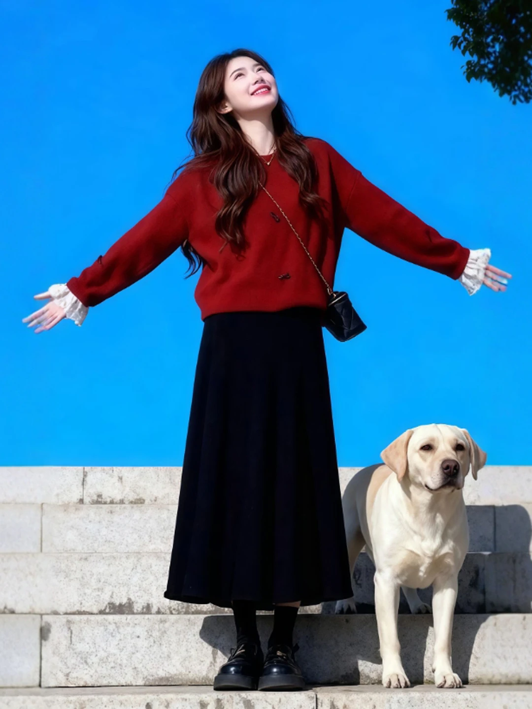 

Красный уютный комплект из двух предметов: теплый вязаный топ с длинным рукавом и круглым вырезом, юбка с высокой талией. Модный весенний женский комплект.