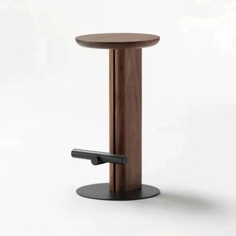 Sedia da bar nordica in legno massello sedia da bar in metallo di lusso leggero sgabello alto creativo semplice seggiolone sala reception sgabello da bar