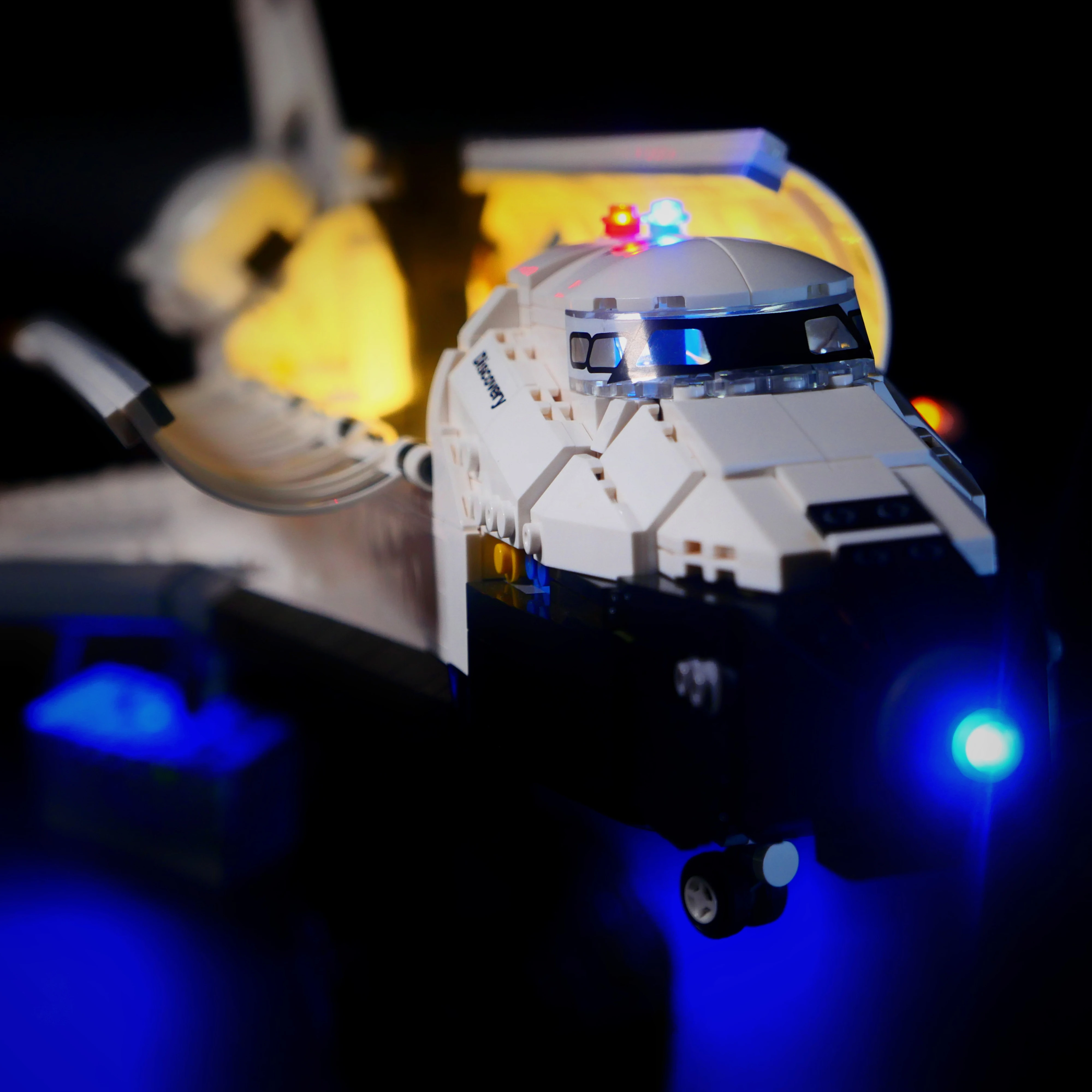 مجموعة إضاءة LED متوافقة مع مكعبات بناء مكوك الفضاء المدارية 10283 مجموعة إضاءة زخرفية (أضواء فقط)