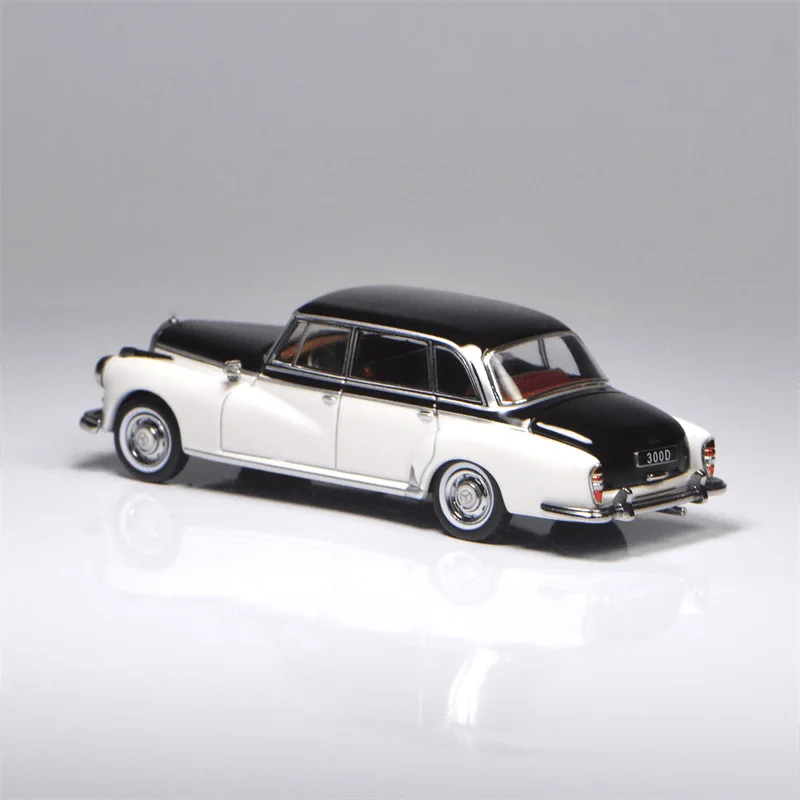 GFCC 1:64 300D متحف أسود فضي / أبيض دييكاست نموذج سيارة #6