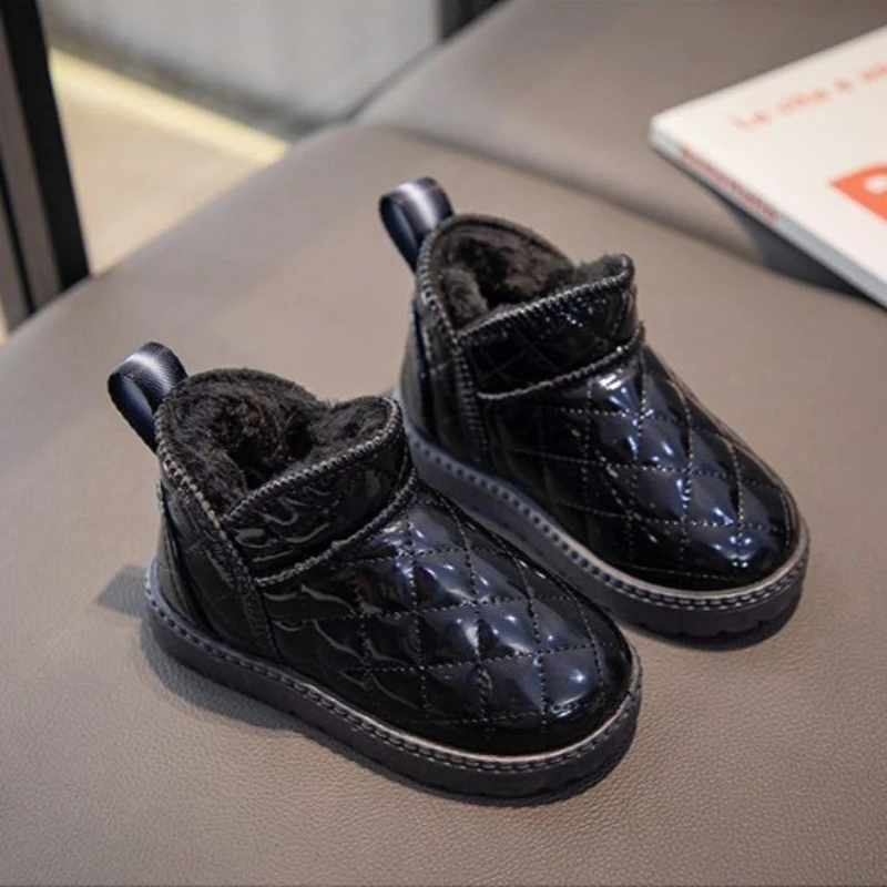 Wodoodporne skórzane śniegowce dziecięce 2026 zimowe ocieplane antypoślizgowe krótkie buty dla dziewczynek ciepłe ocieplane bawełną obuwie zimowe