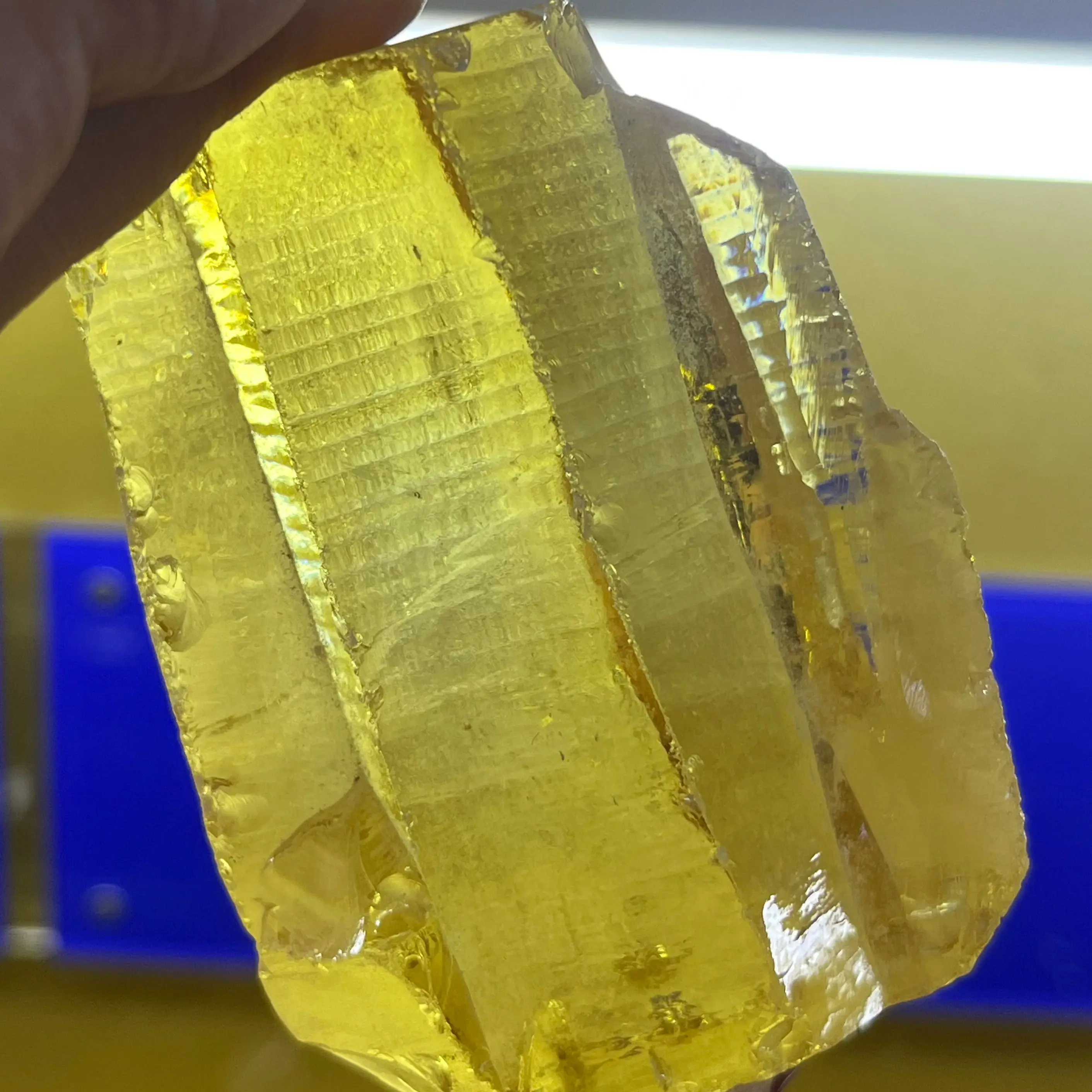 

1kg/Bag Synthetic Uncut Cubic Zircon Materials Yellow Color Raw Stone For Loose Gemstone Making