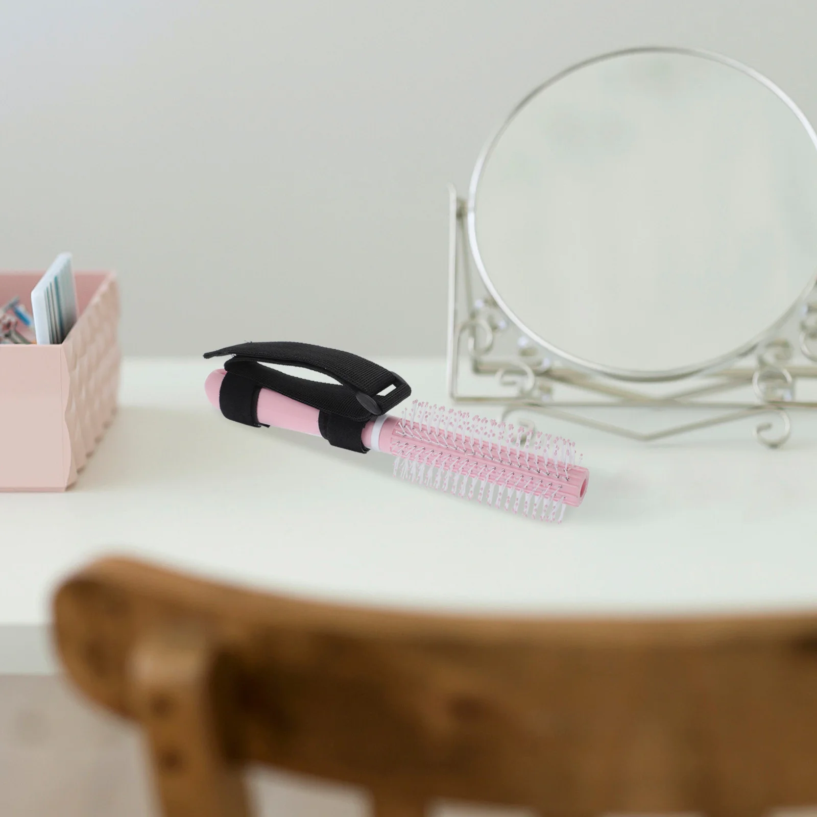 

Adaptive Hair Comb for Elderly Women and Men with Hand Tremors Non-Slip Handle Gentle Scalp Care Detangling Brush for Daily