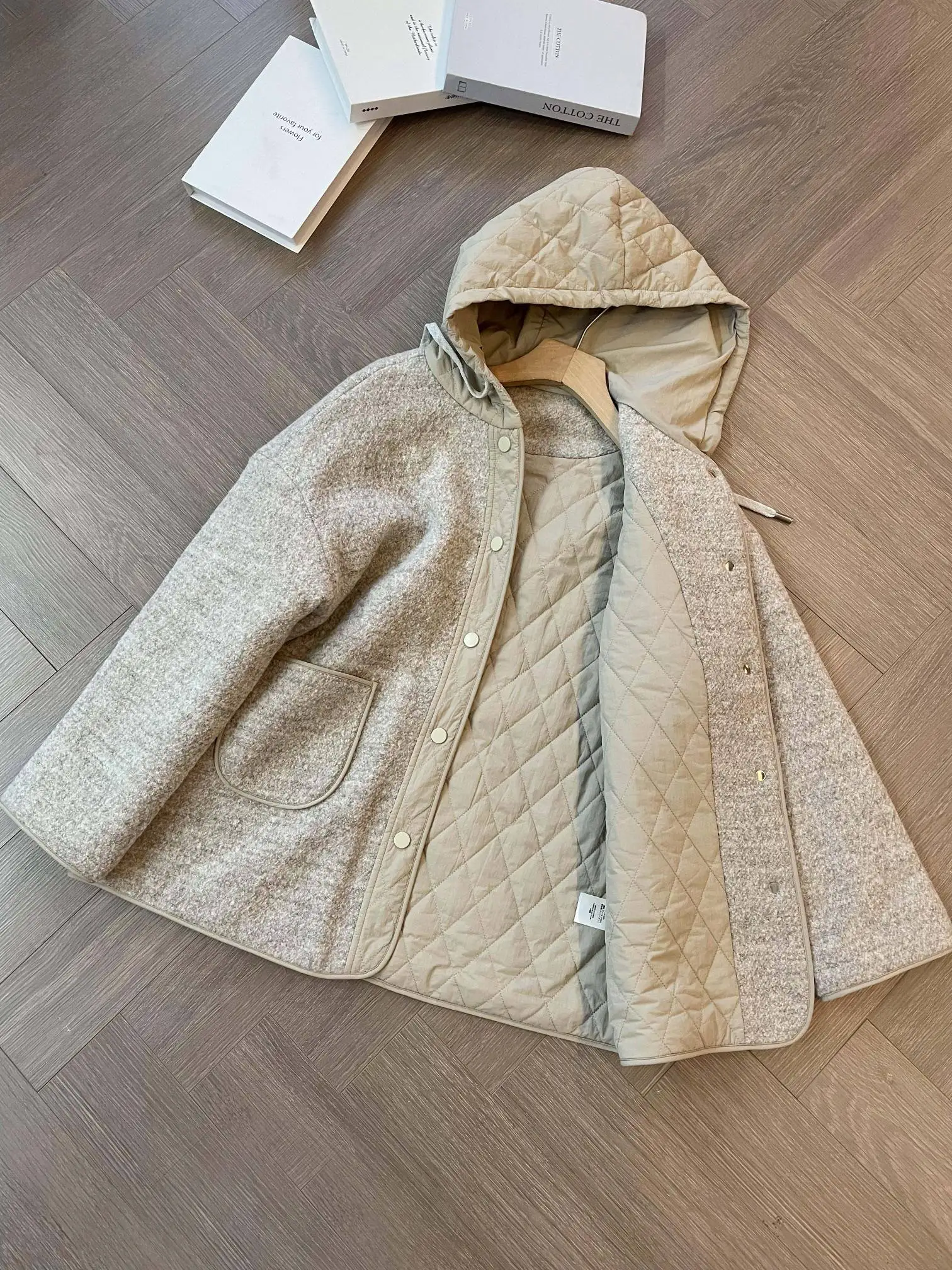 الخريف والشتاء جديد جودة عالية أزياء عارضة مقنعين صوف الضأن سترة قطن للنساء