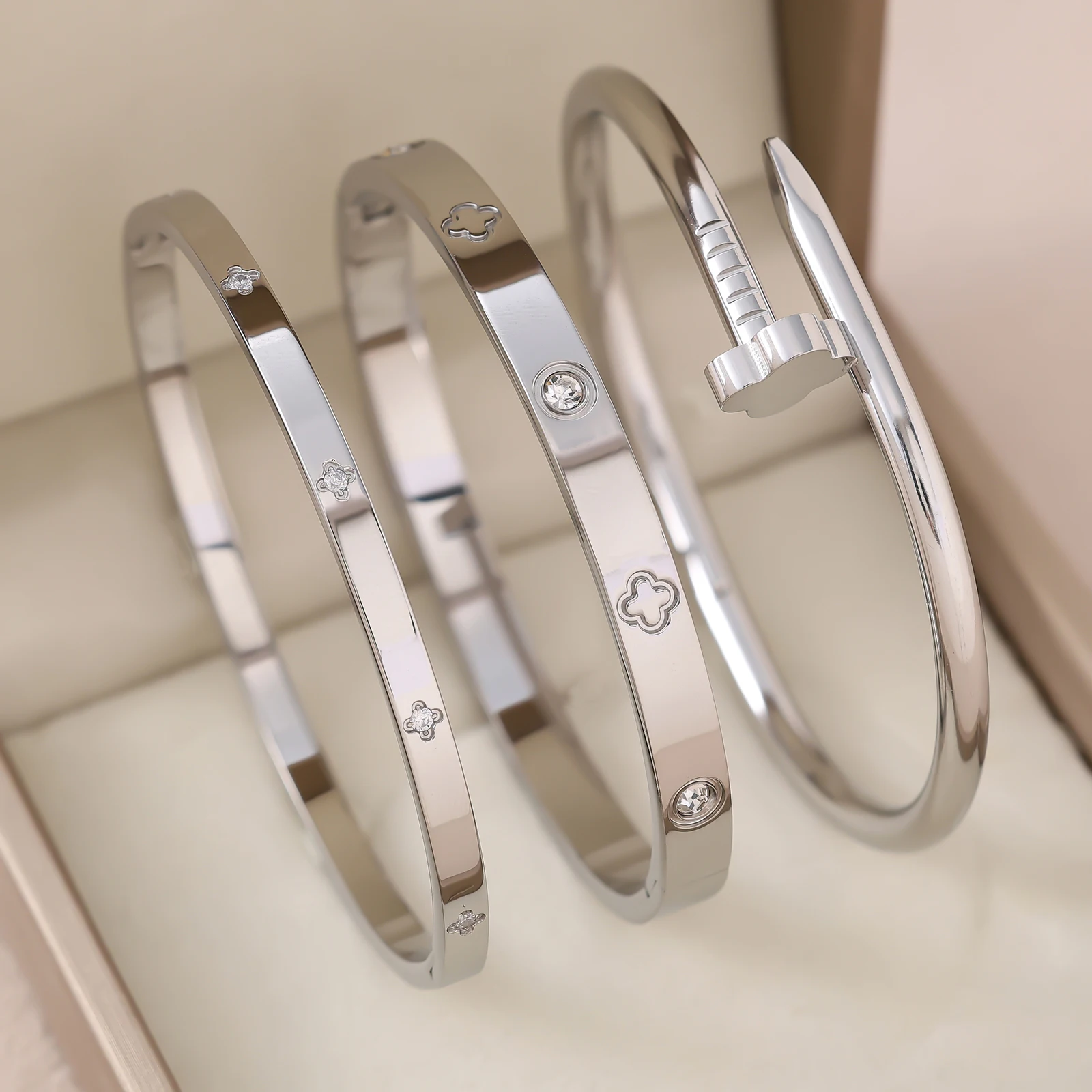 1pc 18K Gold Plated Stainless Steel Stackable Bracelet With Chain And Clover Design, Fashion Style For Women, Suitable For Casua