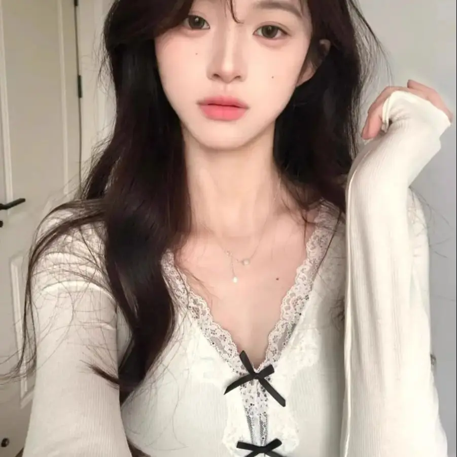 Gothic T-Shirt Sexy Lace Trimmed Black Female Solid Color Chic Sweet Autumn Long-Sleeved Top Slim Street Korean Fashion Y2K Top.