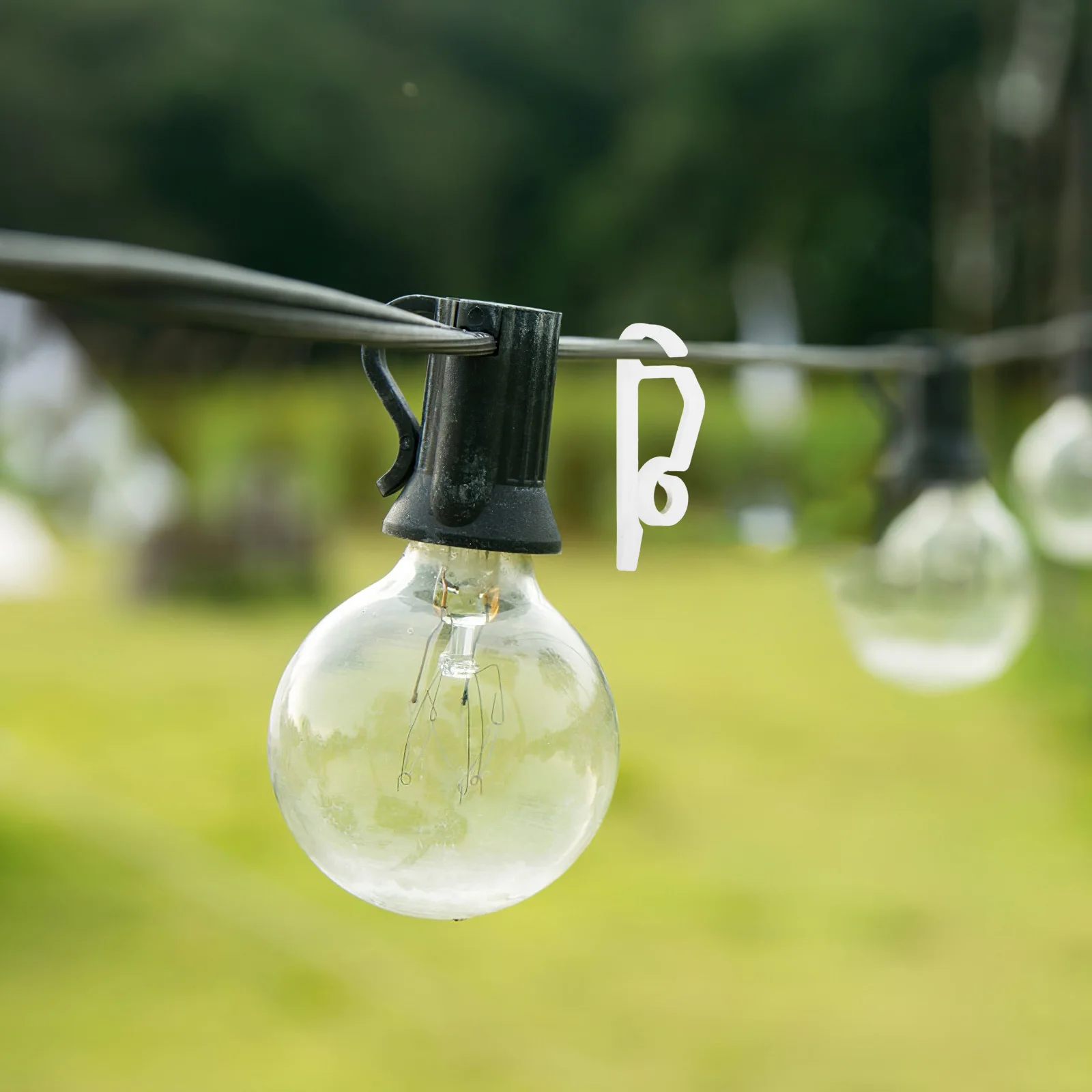 

50Pcs Outdoor String Light Clips White Plastic Light Hangers for Gutter Soffit Siding Waterproof Christmas Decoration Clips Easy