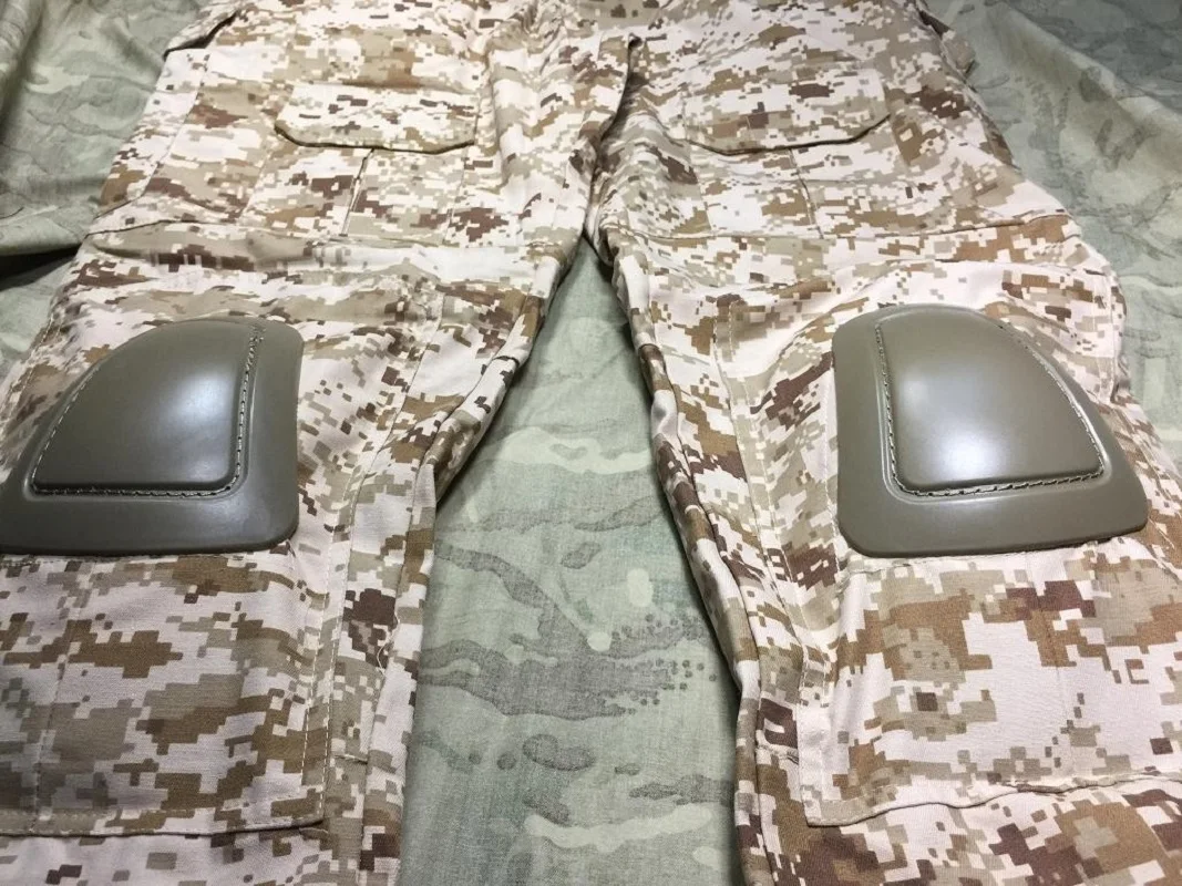 tactical-combat-suit-with-protective-gear-g2-frog-skin-aor-desert-camouflage-including-protective-gear