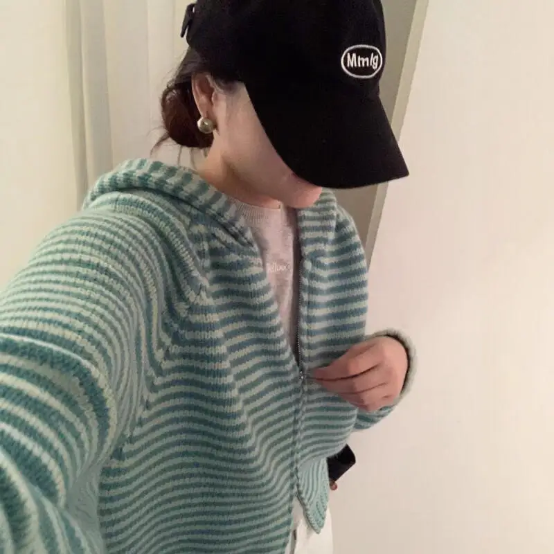 

Женский кардиган в корейском стиле, свитер, пуловер, утепленный осенне-зимний вязаный трикотаж для девочек в полоску с капюшоном на молнии, верхняя одежда, пальто