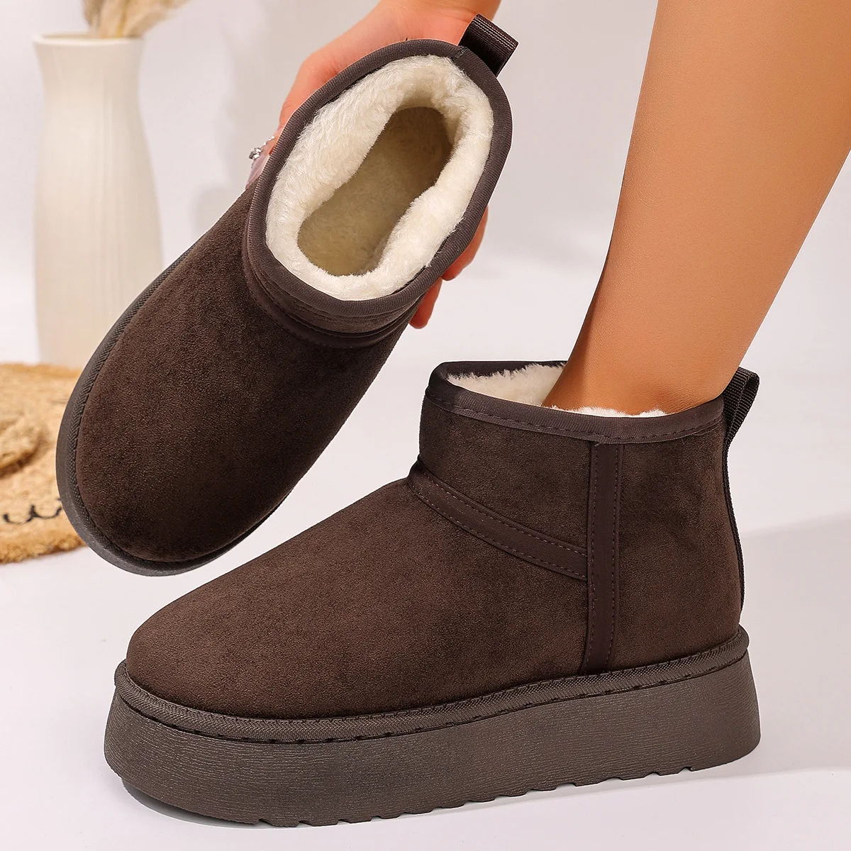 Damen-Schneestiefel mit dickem Boden, 2025, neue Mode, bequem, warm, mit Fleece gefüttert, kurzer Stiefel, grenzüberschreitend, trendige Stiefel