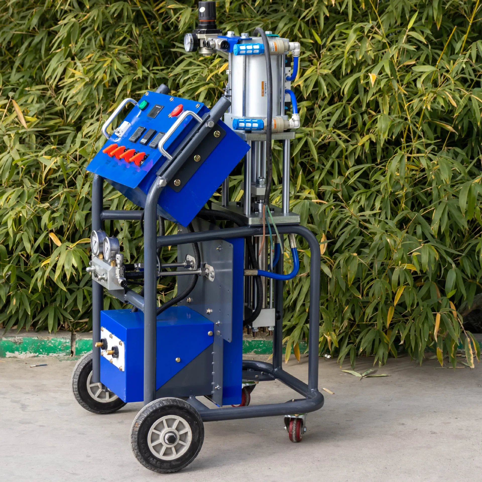 Polyurethane foaming machine AB thermal insulation raw material spraying