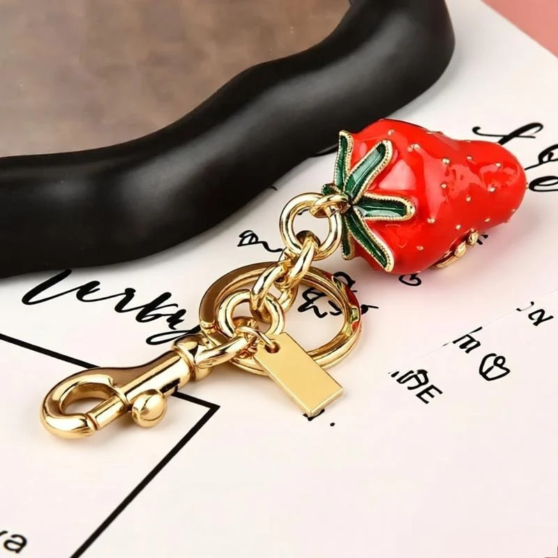 

The Golden Strawberry series of sweet and refreshing bags, cute bag pendants, ladies' keychains, and simulated tree strawberries