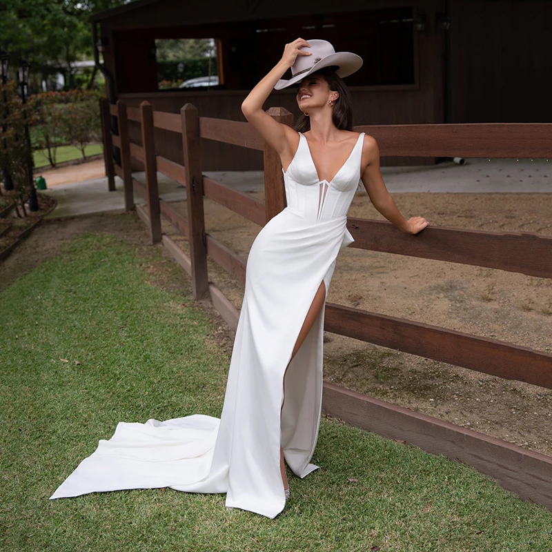 

Eightree Simple Mermaid Wedding Dresses White V-Neck Side Slit Satin Long Bridal Dress Formal 2025 Wedding Prom Gowns Customized