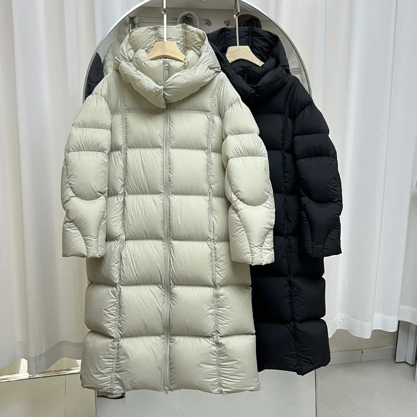 

90 Белый утиный пуховик для женщин средней длины выше колена Пуховик Толстая парка с капюшоном Зимнее новое свободное и теплое пальто