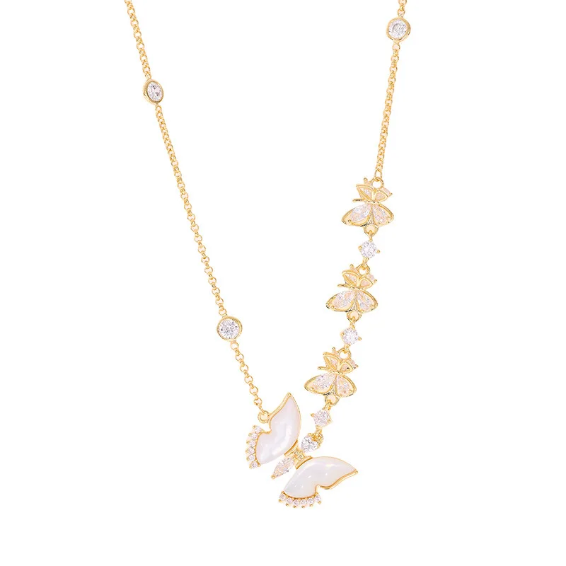 هذه قلادة الفراشة المصنوعة من الزركون الأبيض المصنوعة من عرق اللؤلؤ وهي إكسسوار سلسلة الترقوة متعدد الاستخدامات