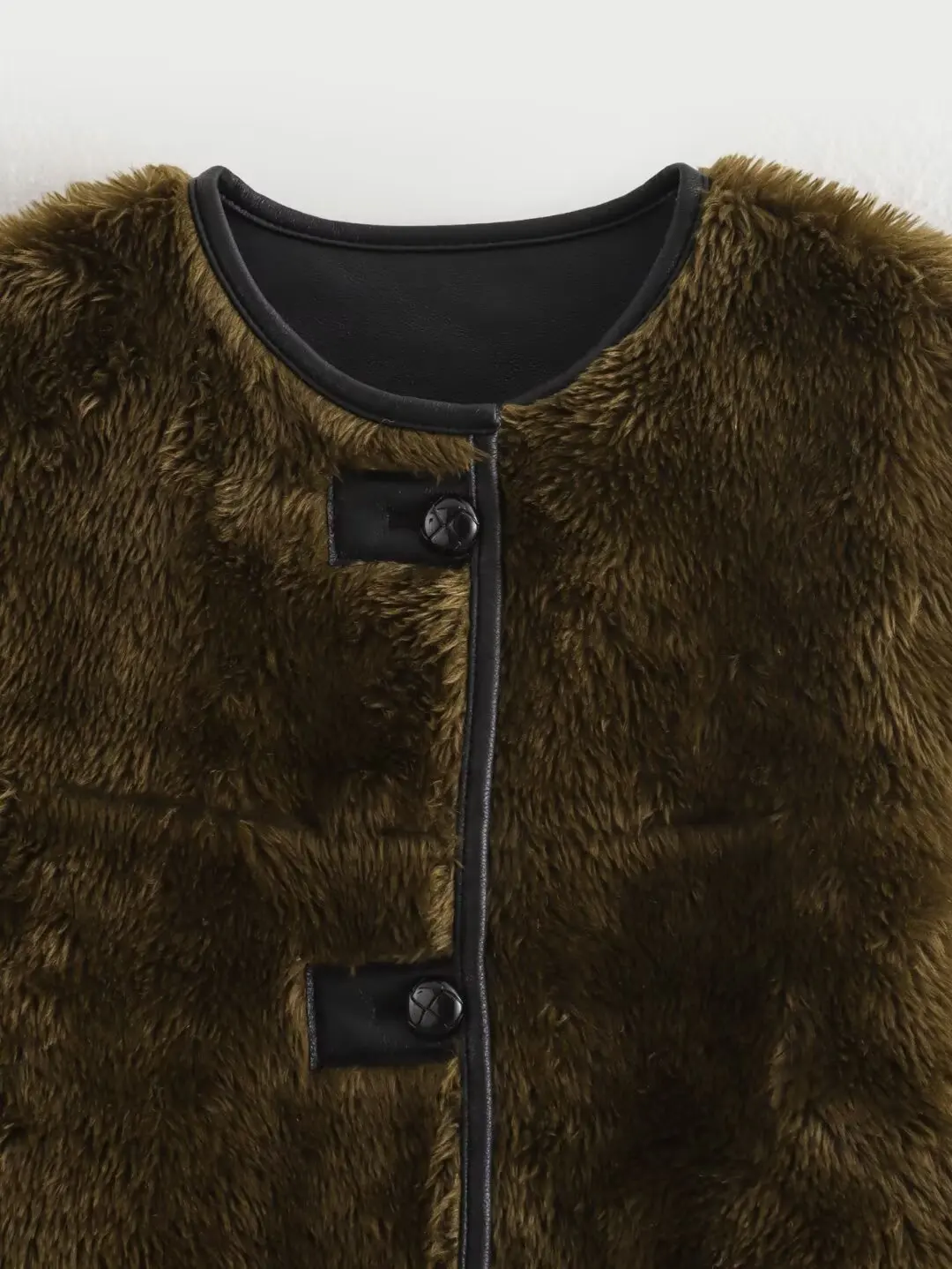 سترة نسائية موضة 2025 على الطراز الأوروبي والأمريكي لخريف جديد بخياطة من الفرو الصناعي بياقة دائرية وأكمام طويلة ملابس خارجية Mujer