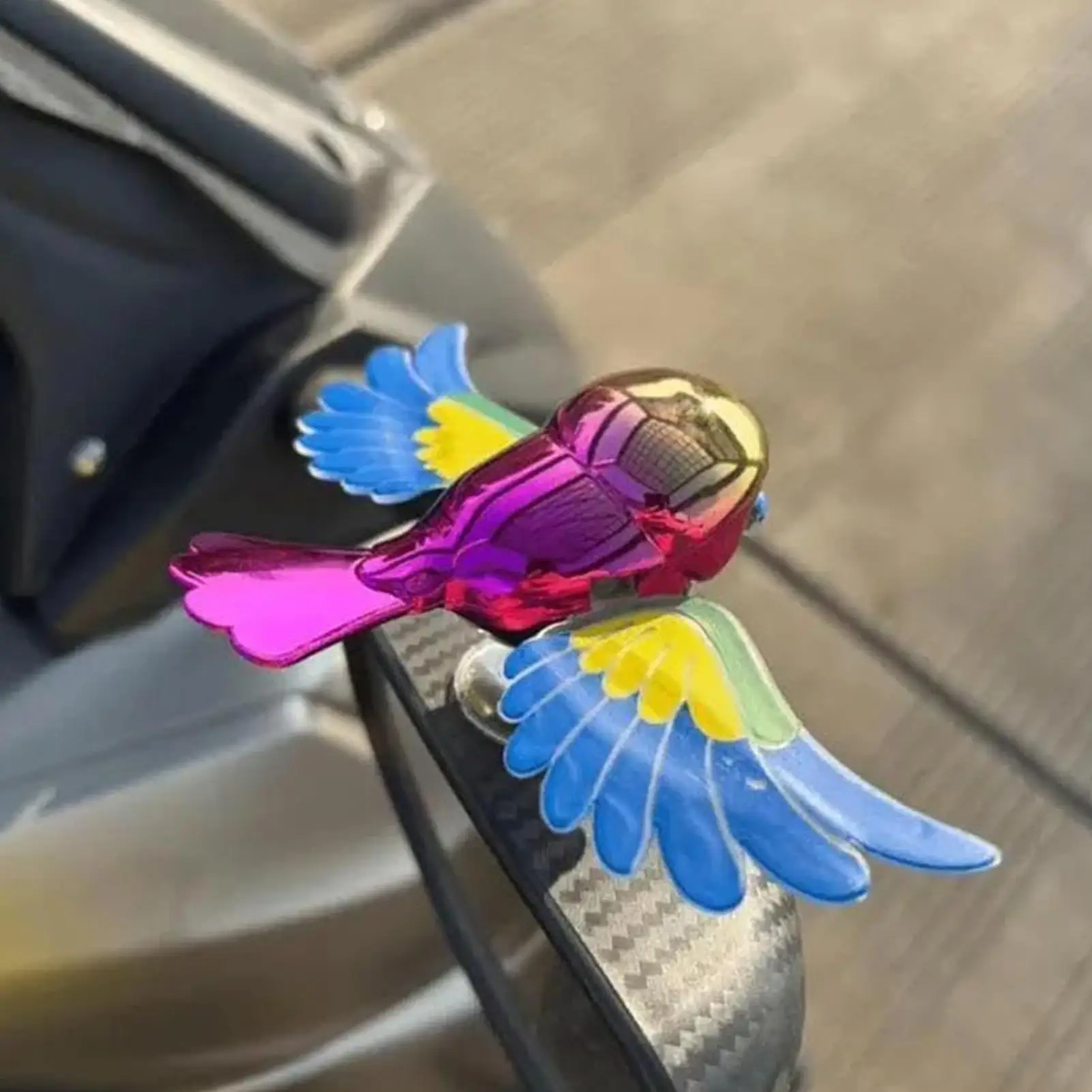 

Car Mirror Decor Cute Wind-Powered Simulation Flying Bird Motorcycle Decor For Automotive Truck RV SUV Motorcycle Hood Roof