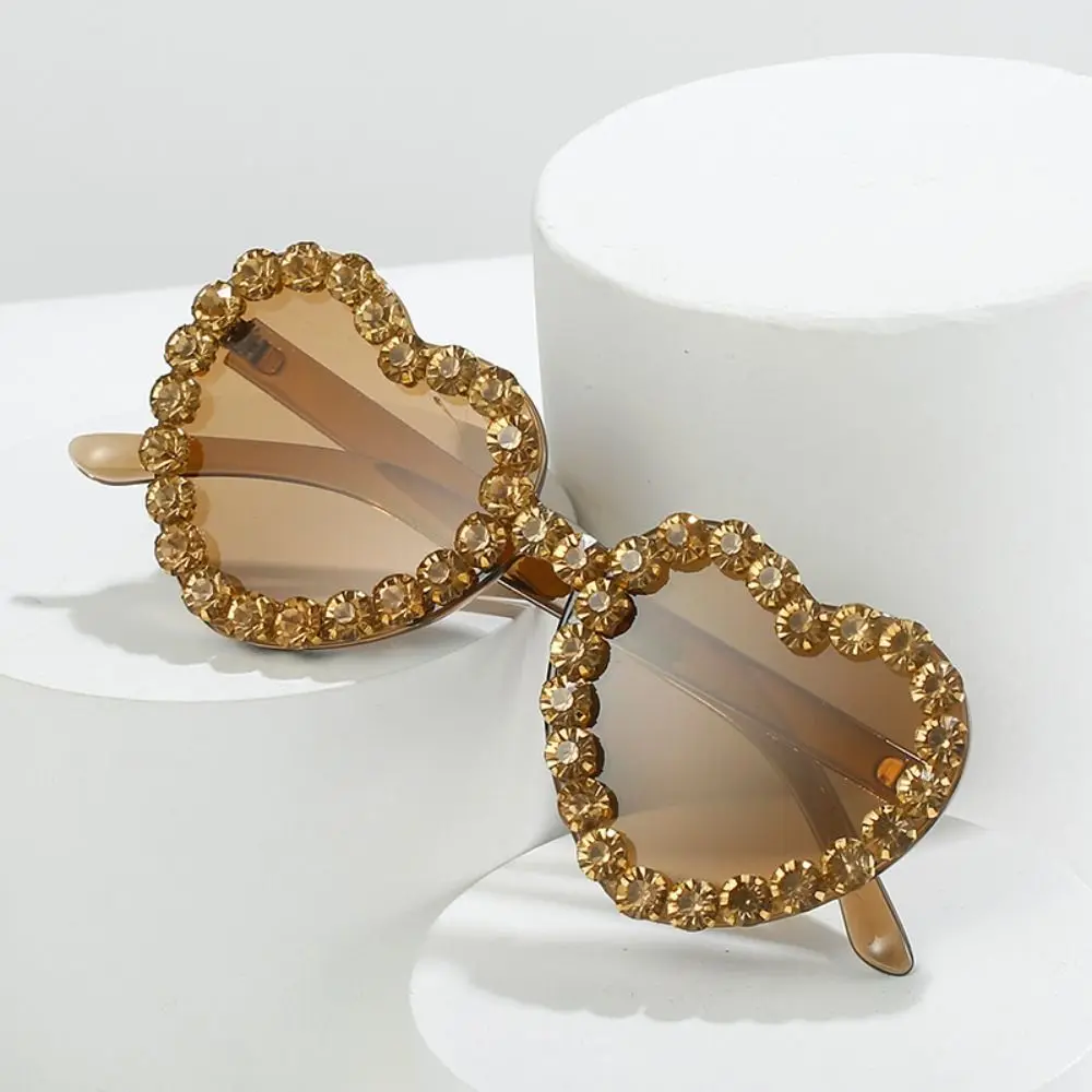 Heart-shaped Frame Rhinestone Decoration Sunglasses Outdoor Sun-Protective Travel Sunglasses Black Shades Glasses