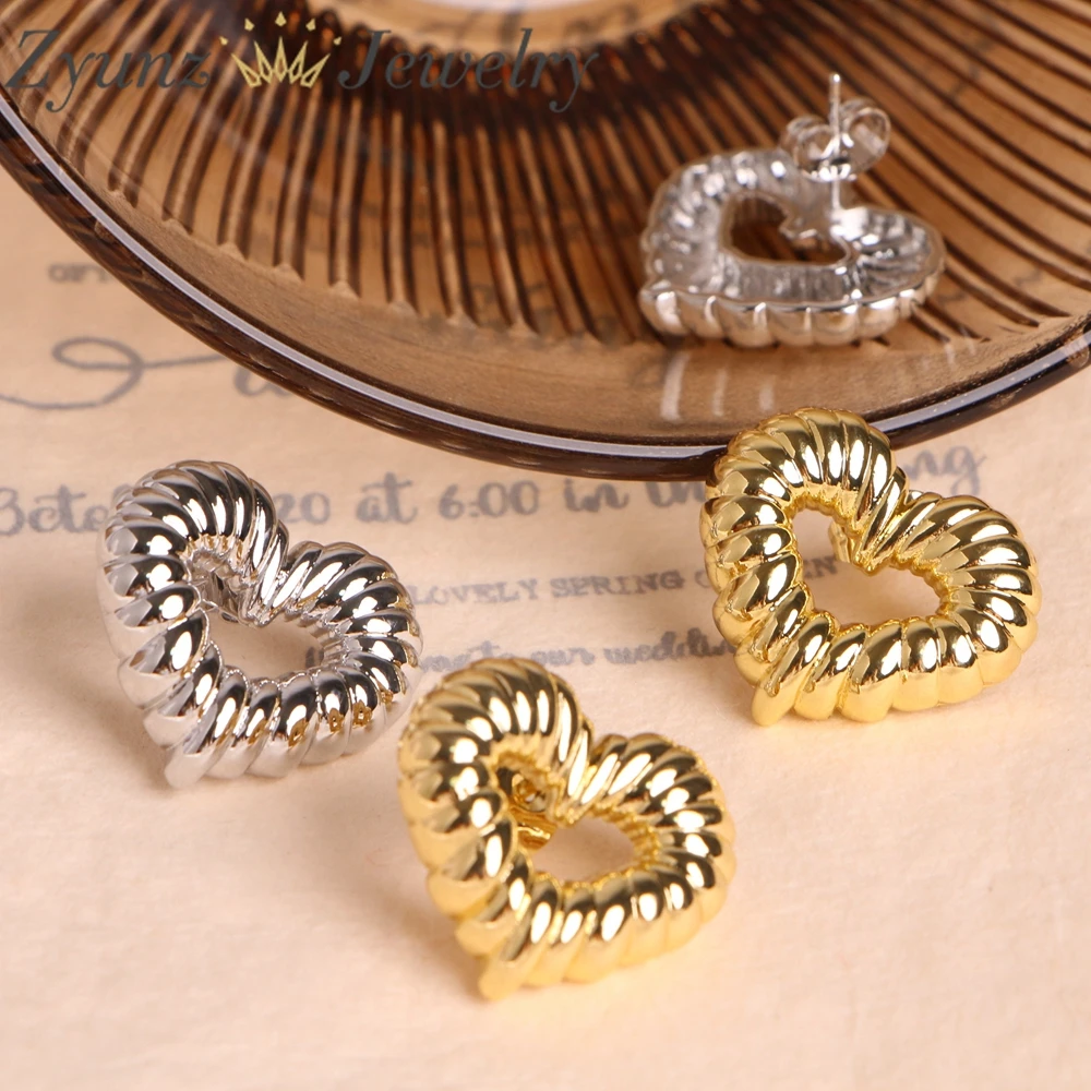 

5 Pairs, Texture Heart Hollow Stud Earrings 18K Gold Plated Romantic Fashion Daily Charm Jewelry
